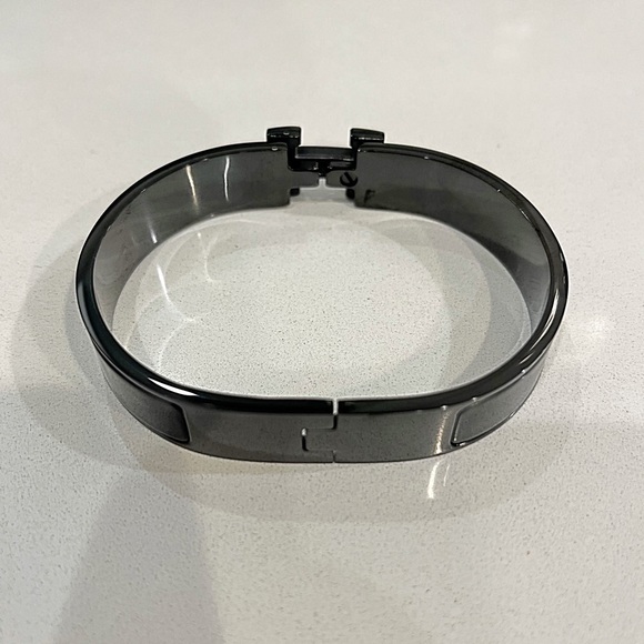 NEW Luxe Titanium Steel Letter H Bangle Bracelet - Picture 2 of 4